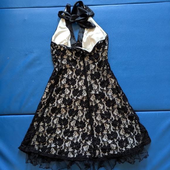 Beautiful black lace dress - Picture 2 of 3